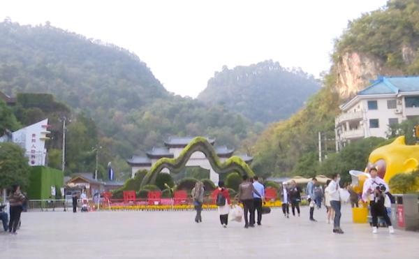门票不能手机支付，门口聚集一群商贩加价换零钱！黔灵山公园回应了！