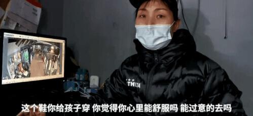女子手机支付买鞋钱，店家却没收到入账，查监控才发现：用手机计算器扫的码