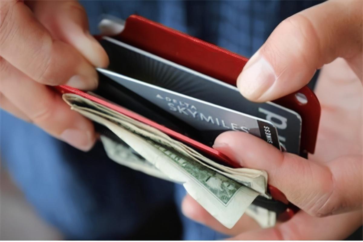 中国开启刷脸支付模式,外国还用现金,是OUT还是“故意”?