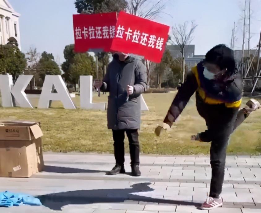 “最狠”割韭菜!支付巨头直播爆翻车,各代理商蜂拥而至吐槽无数