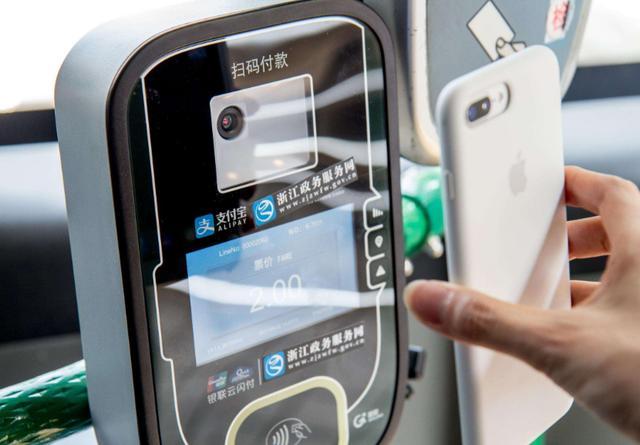 如今中国移动支付闻名世界，为什么发达国家还未普及，看完就懂了