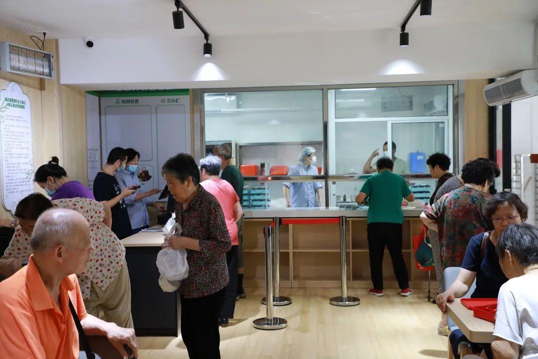 “刷脸”完成预定和支付，老年人就餐更方便了