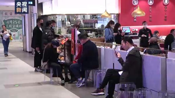 我国移动支付在消费中占比超8成 警惕新风险点